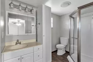 1203 Brandon Lakes Cir, Valrico, FL 33594 - Photo 36