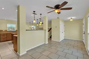 1203 Brandon Lakes Cir, Valrico, FL 33594 - Photo 6