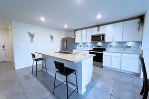 1206 Tahitian Sunrise Dr, Plant City, FL 33565 - Photo 2