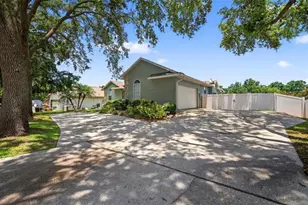 1922 Matthew Ct, Lakeland, FL 33813 - Photo 2
