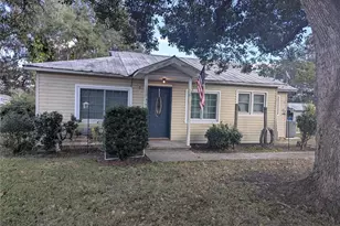 402 Belleview Dr, Fort Meade, FL 33841 - Photo 1