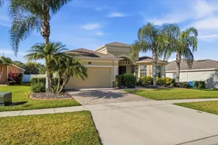 225 Franklin Ct, Winter Haven, FL 33881 - Photo 2