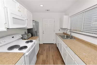 11902 Lakemist Circle #11902, Temple Terrace, FL 33617 - Photo 10