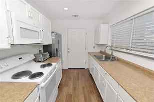 11902 Lakemist Cir, Temple Terrace, FL 33617 - Photo 10