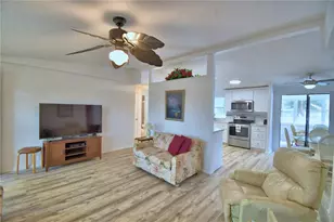 4802 Colonnades Cir E, Lakeland, FL 33811 - Photo 10