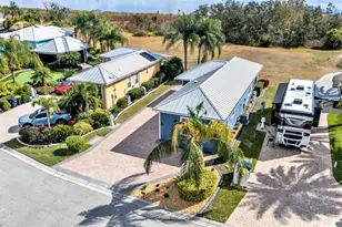 3272 Fish Hawk Dr, Polk City, FL 33868 - Photo 4