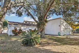 1902 Indian Trails Ct, Lakeland, FL 33813 - Photo 2