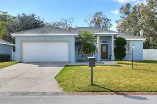 1703 Oakwood Estates Dr, Plant City, FL 33563 - Photo 2