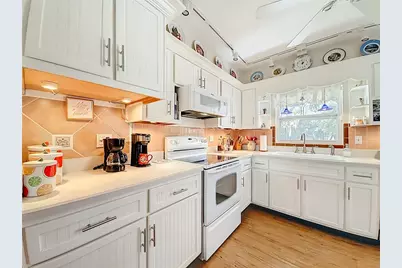 143 E Lemon Street, Lady Lake, FL 32159 - Photo 16