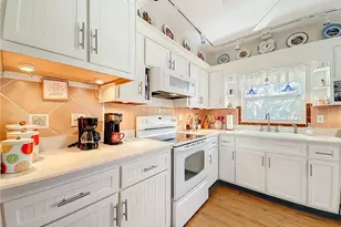 143 E Lemon St, Lady Lake, FL 32159 - Photo 16