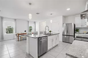 3307 Hilltop Cir, Bradenton, FL 34211 - Photo 10