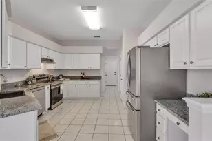 2246 Colony Club Dr, Lakeland, FL 33813 - Photo 16