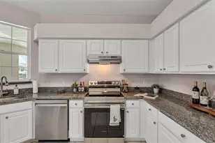 2246 Colony Club Dr, Lakeland, FL 33813 - Photo 14