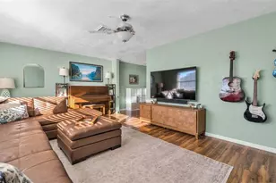 2033 58th Ln N, Clearwater, FL 33760 - Photo 10