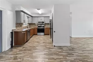 223 S Shore Dr, Eagle Lake, FL 33839 - Photo 12