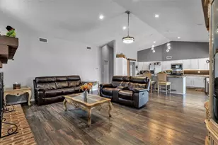 2865 Hammock Dr, Plant City, FL 33566 - Photo 6