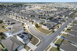 829 Landmark Hls Dr, Haines City, FL 33844 - Photo 8