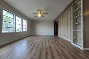 1805 Blue Lake Dr, Lakeland, FL 33801 - Photo 4