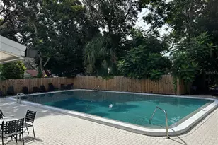 201 Pine Violet Ct, Tampa, FL 33612 - Photo 16