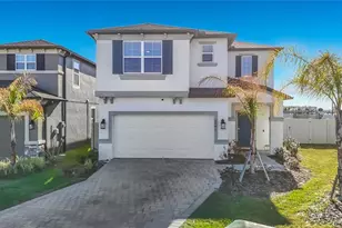 2881 Misty Marble Dr, Zephyrhills, FL 33540 - Photo 2