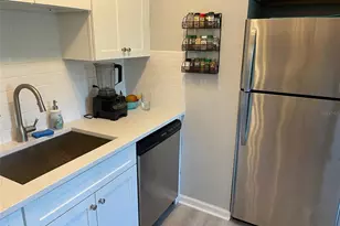 249 Pompano Dr SE, Saint Petersburg, FL 33705 - Photo 6