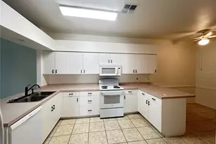29 Enclave Dr, Winter Haven, FL 33884 - Photo 4
