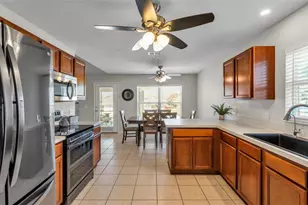 7755 Canterbury Cir, Lakeland, FL 33810 - Photo 8