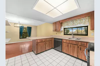 2610 Sprucewood Lane, Plant City, FL 33563 - Photo 10