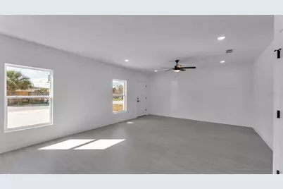 2438 4th Street NE, Winter Haven, FL 33881 - Photo 8