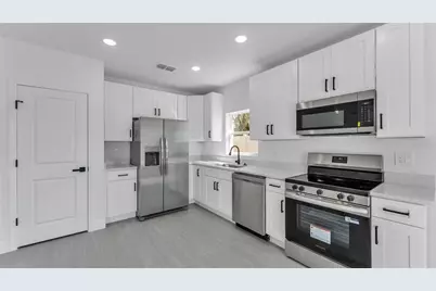 2438 4th Street NE, Winter Haven, FL 33881 - Photo 4