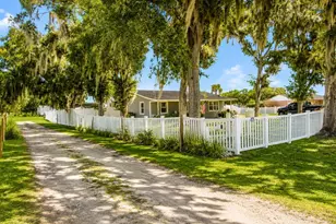 330 Moccasin Hollow Rd, Lithia, FL 33547 - Photo 2