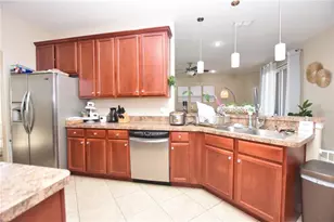 7061 Heatherbrook Dr, Lakeland, FL 33809 - Photo 4