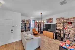 1939 Greenwood Valley Dr, Plant City, FL 33563 - Photo 4