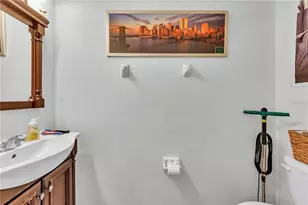 1939 Greenwood Valley Dr, Plant City, FL 33563 - Photo 14