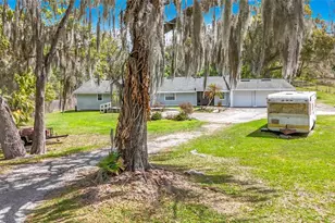 1518 Dawn Heights Dr, Lakeland, FL 33801 - Photo 2