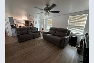 2412 Island Oaks W, Lakeland, FL 33805 - Photo 4