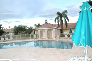 510 SW 181st Way, Pembroke Pines, FL 33029 - Photo 4