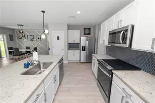 3231 Hilltop Cir, Lakewood Ranch, FL 34211 - Photo 14