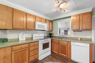 914 Pineridge Dr, Lakeland, FL 33809 - Photo 4