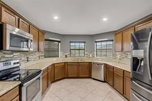 1712 Charmi Dr, Lakeland, FL 33810 - Photo 8