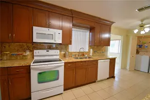 1690 Colonnades Cir N, Lakeland, FL 33811 - Photo 14