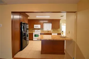 1690 Colonnades Cir N, Lakeland, FL 33811 - Photo 10