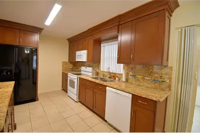 1690 Colonnades Circle N, Lakeland, FL 33811 - Photo 12