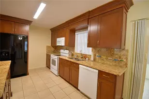 1690 Colonnades Cir N, Lakeland, FL 33811 - Photo 12