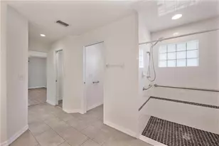 5711 Manchester Dr E, Lakeland, FL 33810 - Photo 30