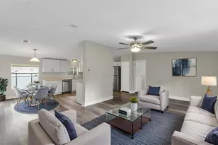 4910 Rollinglen Loop E, Lakeland, FL 33810 - Photo 2