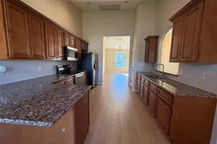 5398 Oxford Manor Cir, Lakeland, FL 33810 - Photo 8