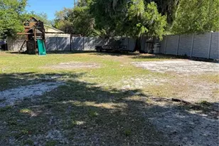 2412 Burns St, Lakeland, FL 33801 - Photo 2