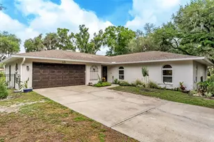 135 Country Club Ln, Mulberry, FL 33860 - Photo 2