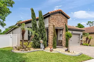 2253 Bella Luna Cir, Lakeland, FL 33810 - Photo 2